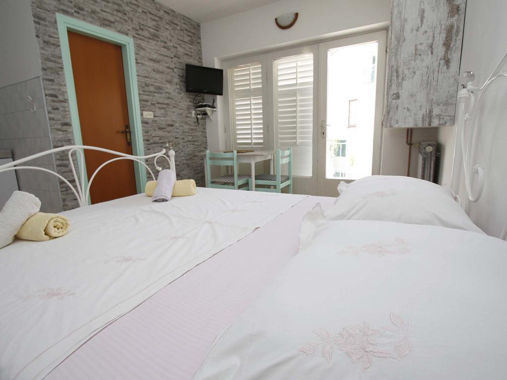 Apartments Srdjan Makarska Ngoại thất bức ảnh